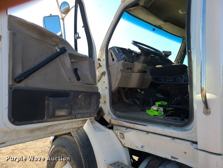 image for item LJ9361 2006 Sterling LT9500  hook lift truck