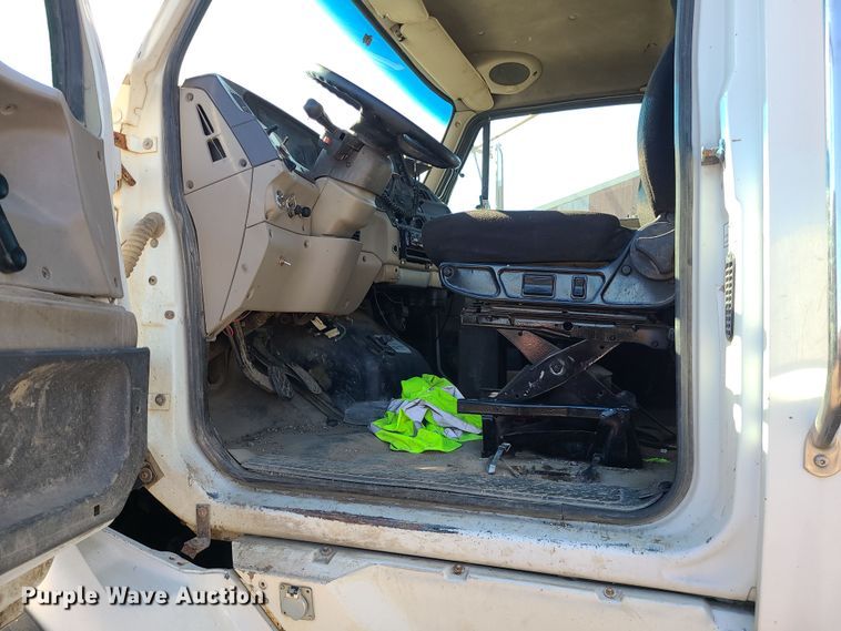 image for item LJ9361 2006 Sterling LT9500  hook lift truck