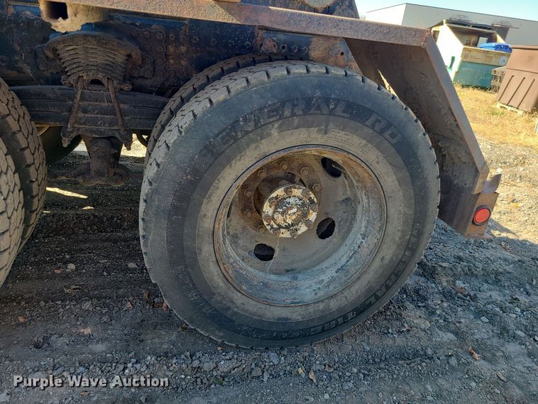 image for item LJ9361 2006 Sterling LT9500  hook lift truck