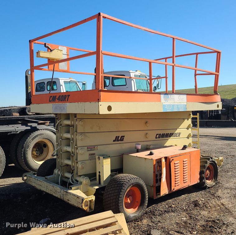 image for item LJ9365 JLG Commander CM-40RT  scissor lift
