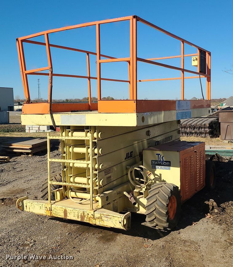 image for item LJ9365 JLG Commander CM-40RT  scissor lift