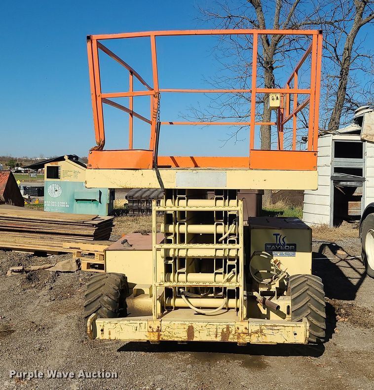 image for item LJ9365 JLG Commander CM-40RT  scissor lift