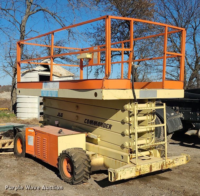image for item LJ9365 JLG Commander CM-40RT  scissor lift