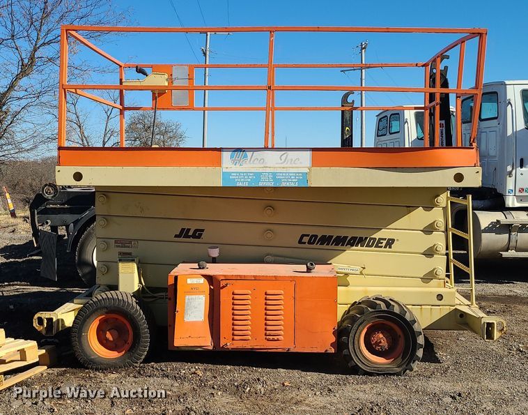 image for item LJ9365 JLG Commander CM-40RT  scissor lift