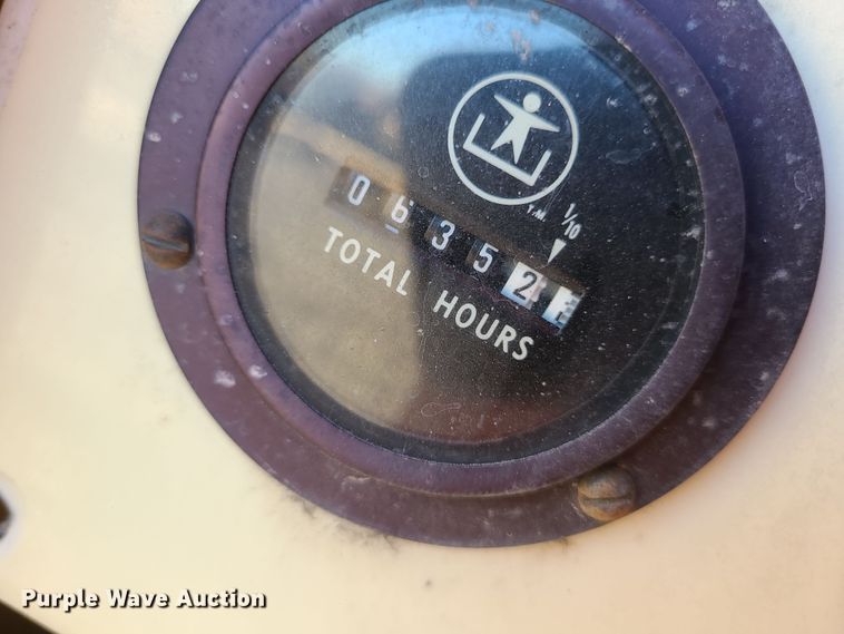 image for item LJ9365 JLG Commander CM-40RT  scissor lift