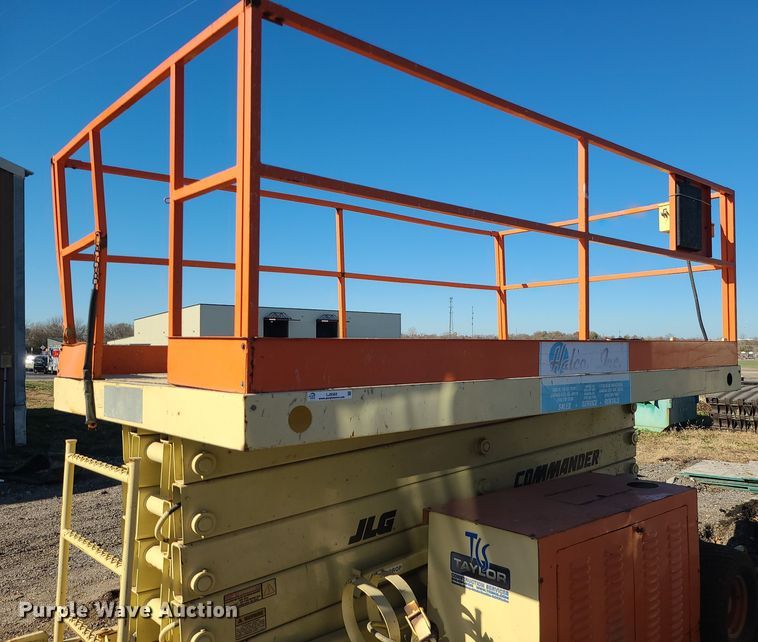 image for item LJ9365 JLG Commander CM-40RT  scissor lift