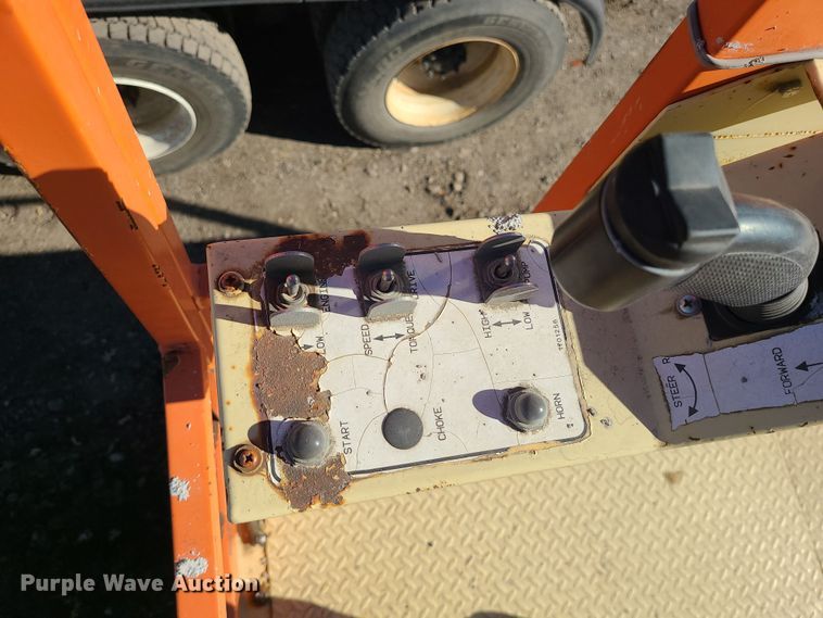 image for item LJ9365 JLG Commander CM-40RT  scissor lift