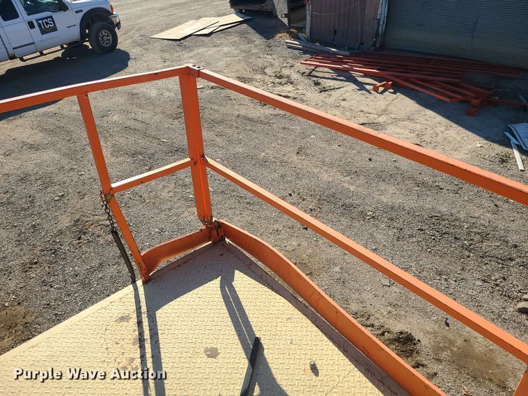 image for item LJ9365 JLG Commander CM-40RT  scissor lift