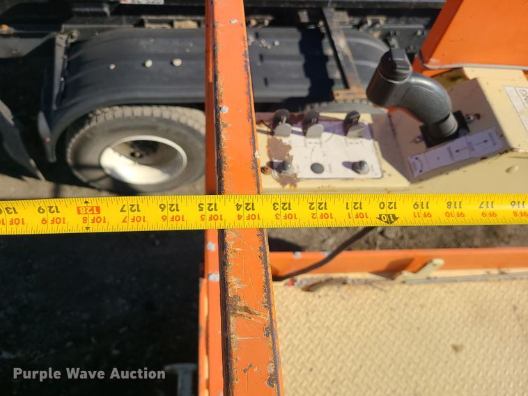 image for item LJ9365 JLG Commander CM-40RT  scissor lift