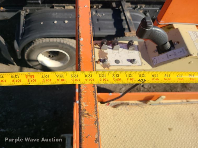 image for item LJ9365 JLG Commander CM-40RT  scissor lift