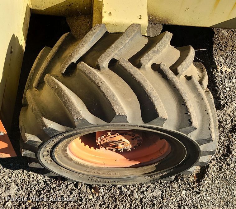 image for item LJ9365 JLG Commander CM-40RT  scissor lift