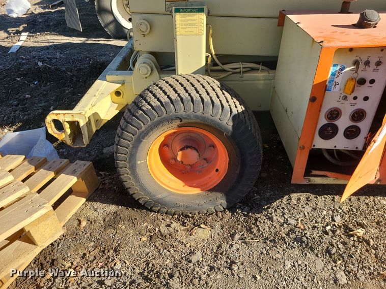 image for item LJ9365 JLG Commander CM-40RT  scissor lift