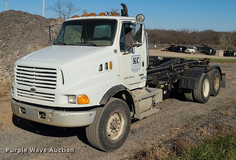 image for item LJ9368 2007 Sterling  hook lift truck