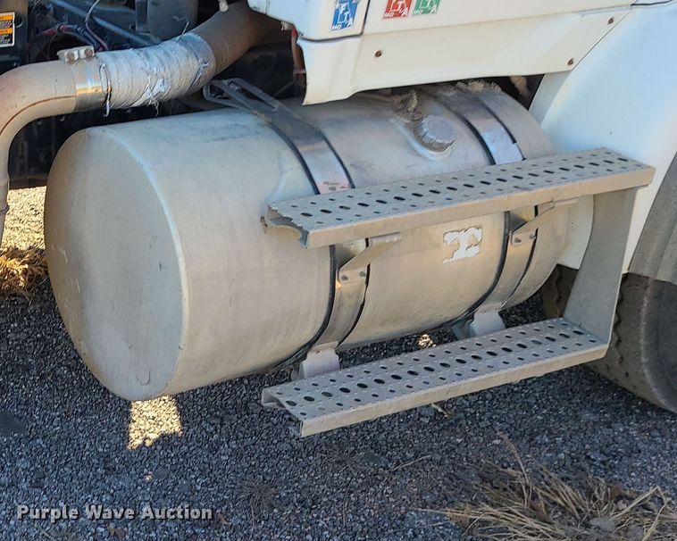 image for item LJ9368 2007 Sterling  hook lift truck