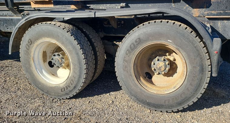 image for item LJ9368 2007 Sterling  hook lift truck