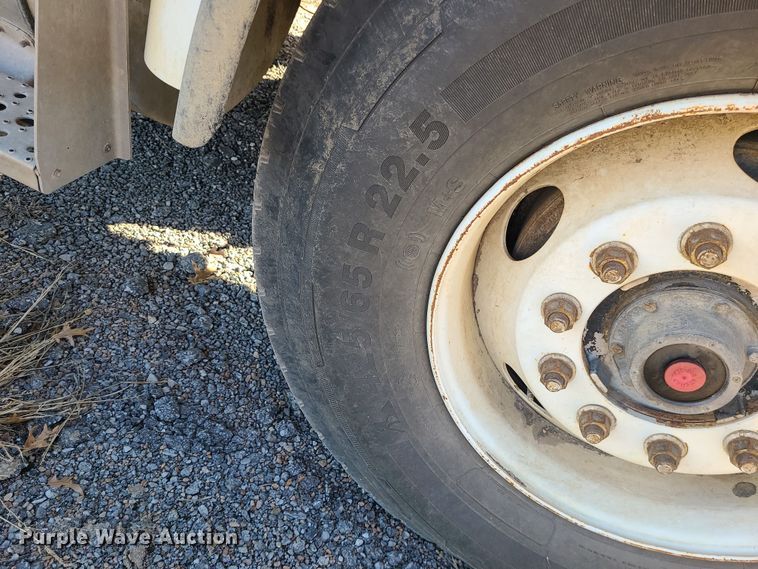 image for item LJ9368 2007 Sterling  hook lift truck