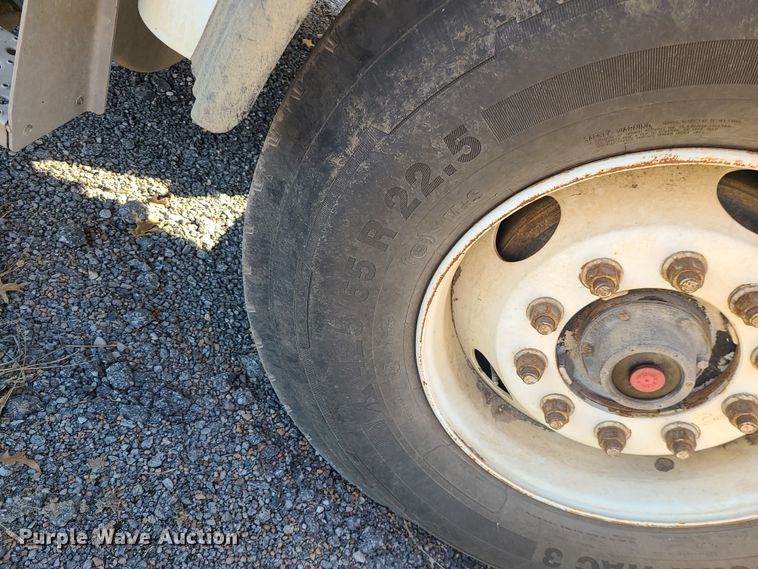 image for item LJ9368 2007 Sterling  hook lift truck