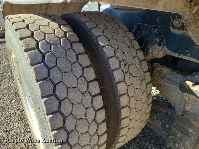 image for item LJ9368 2007 Sterling  hook lift truck