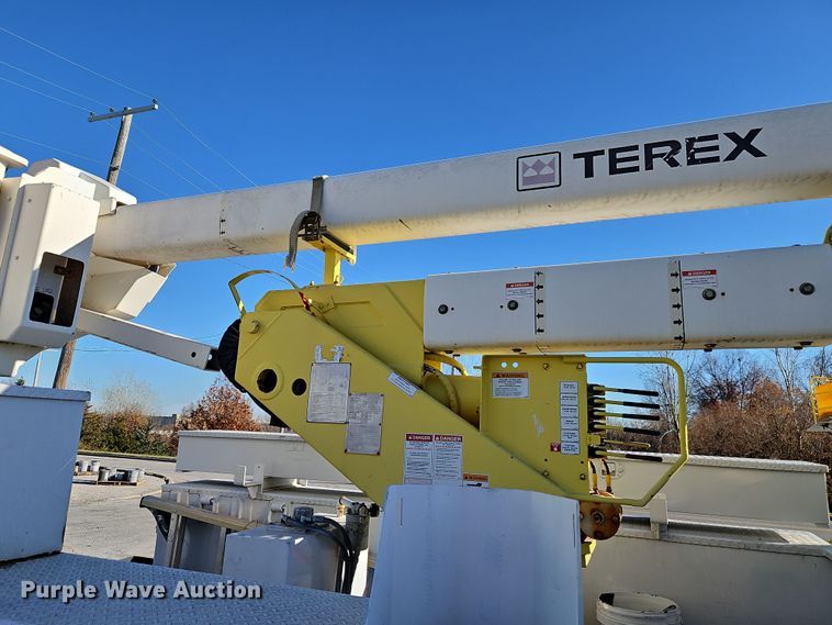 image for item LL9067 2015 Ford F550  bucket truck