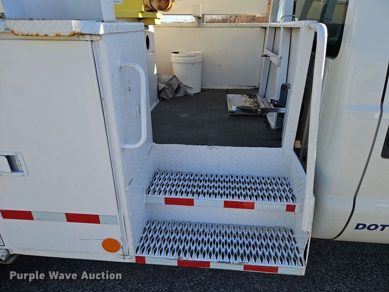 image for item LL9067 2015 Ford F550  bucket truck