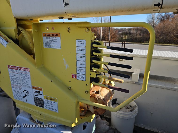 image for item LL9067 2015 Ford F550  bucket truck