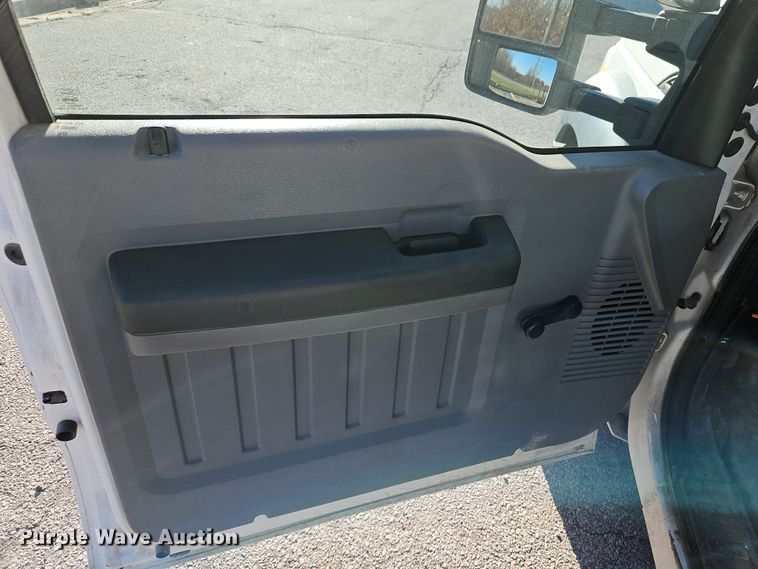 image for item LL9067 2015 Ford F550  bucket truck