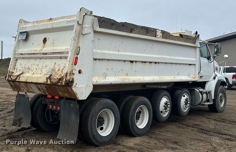 image for item LO9306 2005 Sterling L9500  dump truck