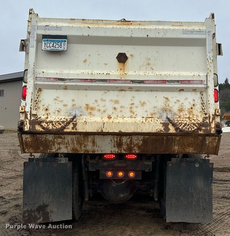 image for item LO9306 2005 Sterling L9500  dump truck