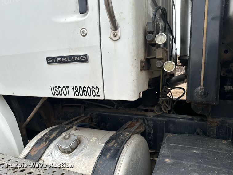 image for item LO9306 2005 Sterling L9500  dump truck