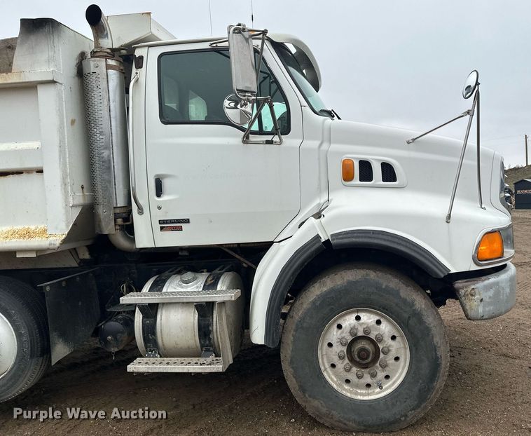 image for item LO9306 2005 Sterling L9500  dump truck