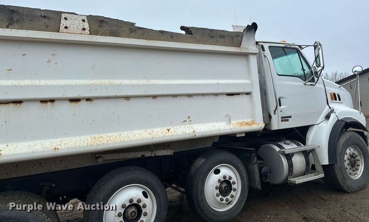 image for item LO9306 2005 Sterling L9500  dump truck