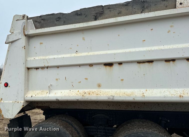 image for item LO9306 2005 Sterling L9500  dump truck