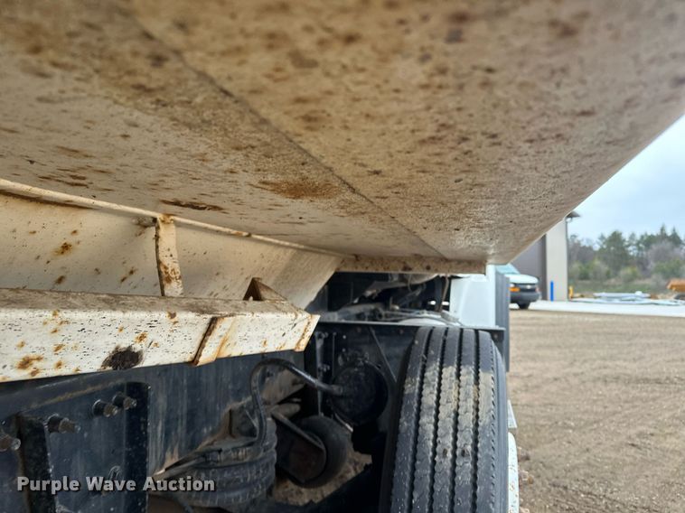 image for item LO9306 2005 Sterling L9500  dump truck