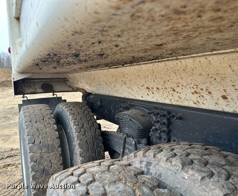 image for item LO9306 2005 Sterling L9500  dump truck