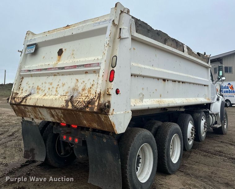 image for item LO9306 2005 Sterling L9500  dump truck