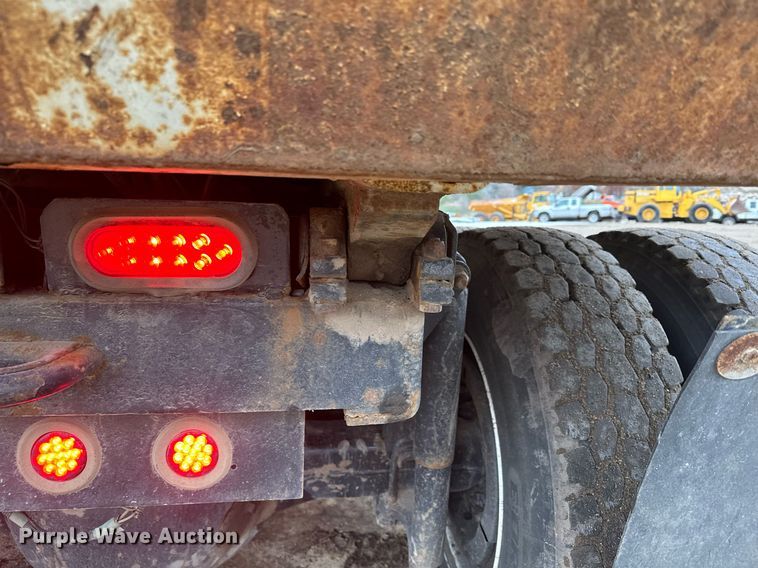 image for item LO9306 2005 Sterling L9500  dump truck