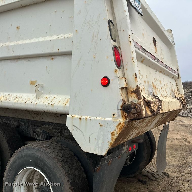 image for item LO9306 2005 Sterling L9500  dump truck