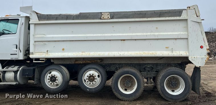 image for item LO9306 2005 Sterling L9500  dump truck