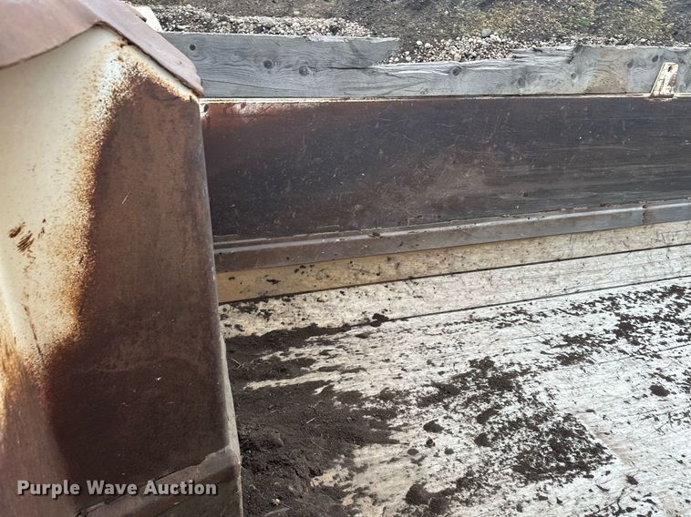 image for item LO9306 2005 Sterling L9500  dump truck