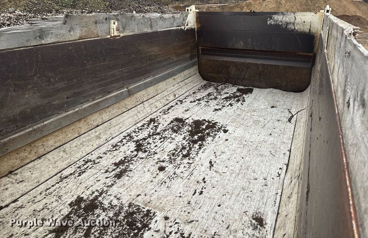 image for item LO9306 2005 Sterling L9500  dump truck