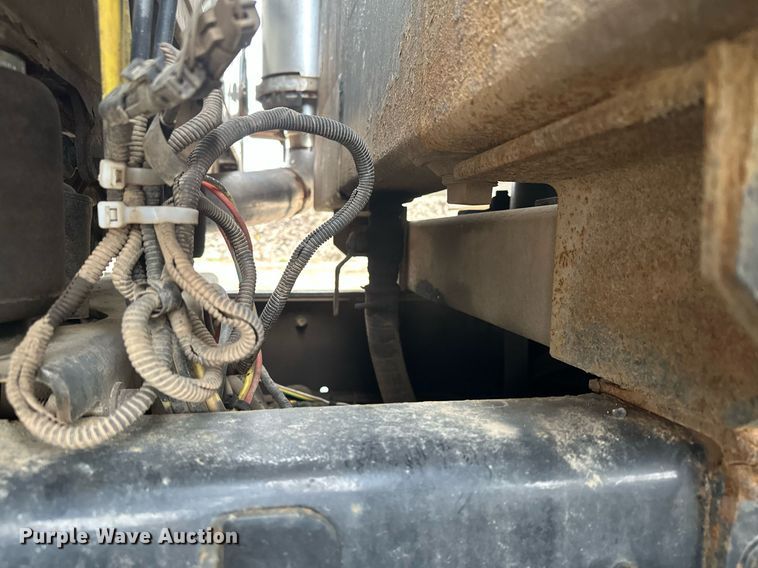 image for item LO9306 2005 Sterling L9500  dump truck