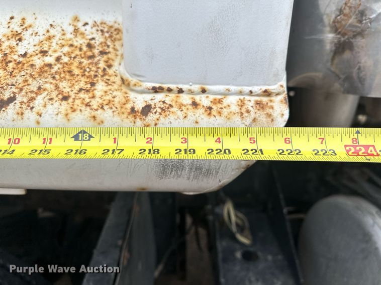 image for item LO9306 2005 Sterling L9500  dump truck