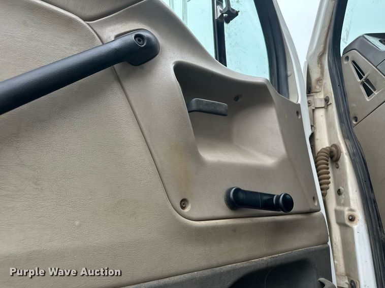 image for item LO9306 2005 Sterling L9500  dump truck