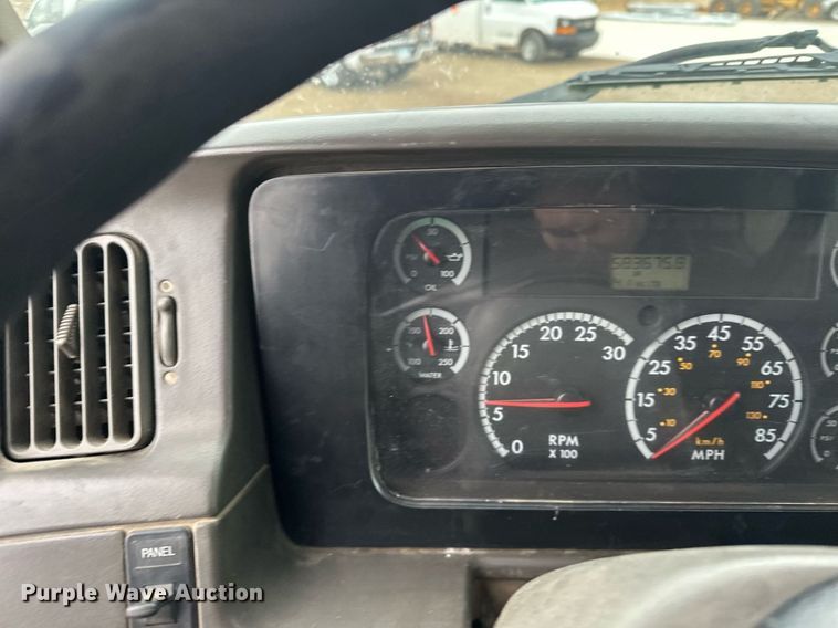 image for item LO9306 2005 Sterling L9500  dump truck