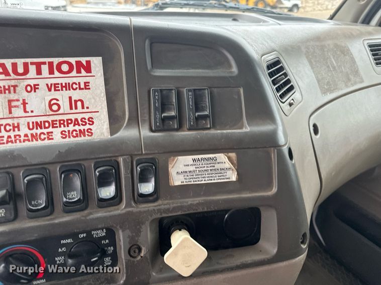 image for item LO9306 2005 Sterling L9500  dump truck