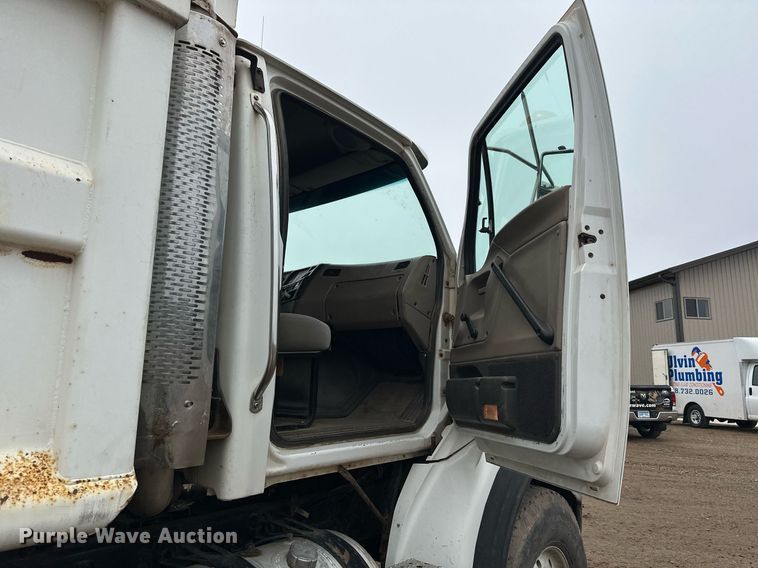 image for item LO9306 2005 Sterling L9500  dump truck