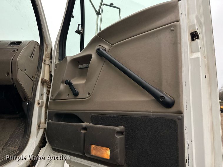 image for item LO9306 2005 Sterling L9500  dump truck