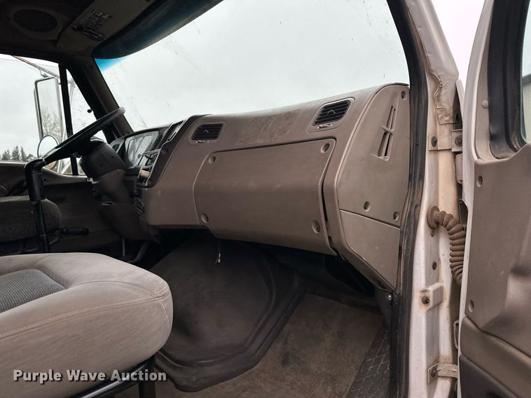 image for item LO9306 2005 Sterling L9500  dump truck