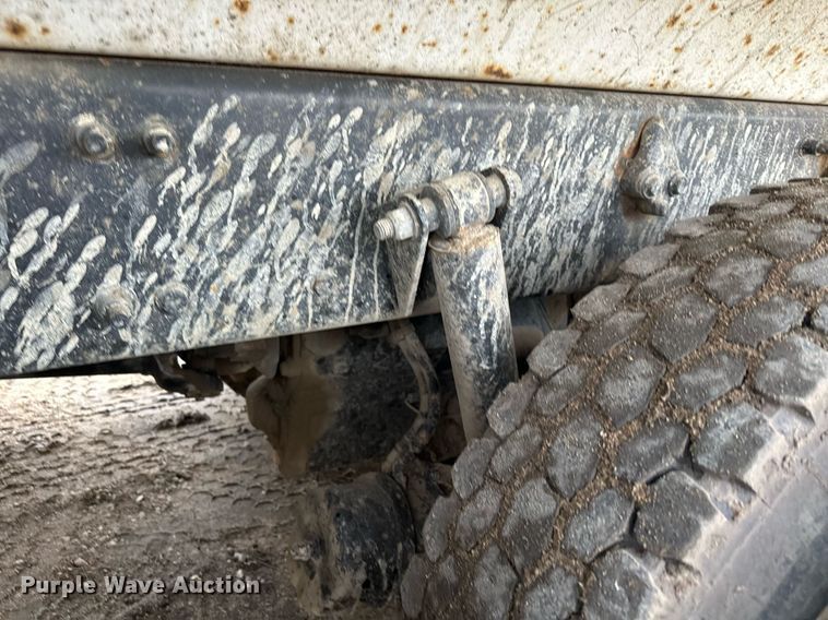 image for item LO9306 2005 Sterling L9500  dump truck