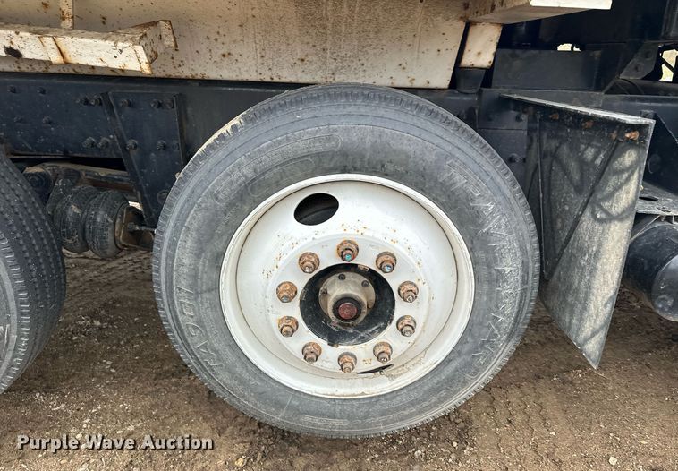 image for item LO9306 2005 Sterling L9500  dump truck